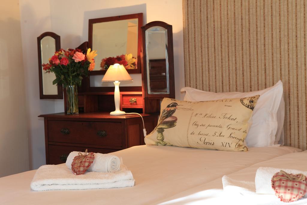 The Willow Historical Guest House Willowmore Room photo