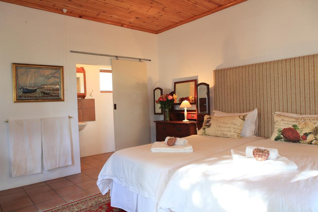 The Willow Historical Guest House Willowmore Room photo