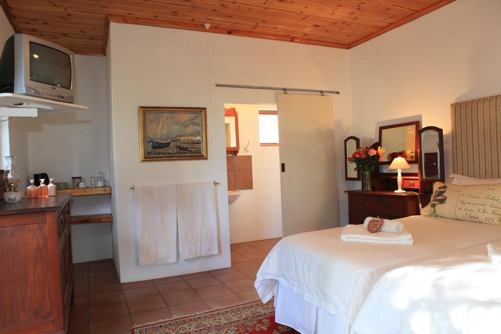 The Willow Historical Guest House Willowmore Room photo